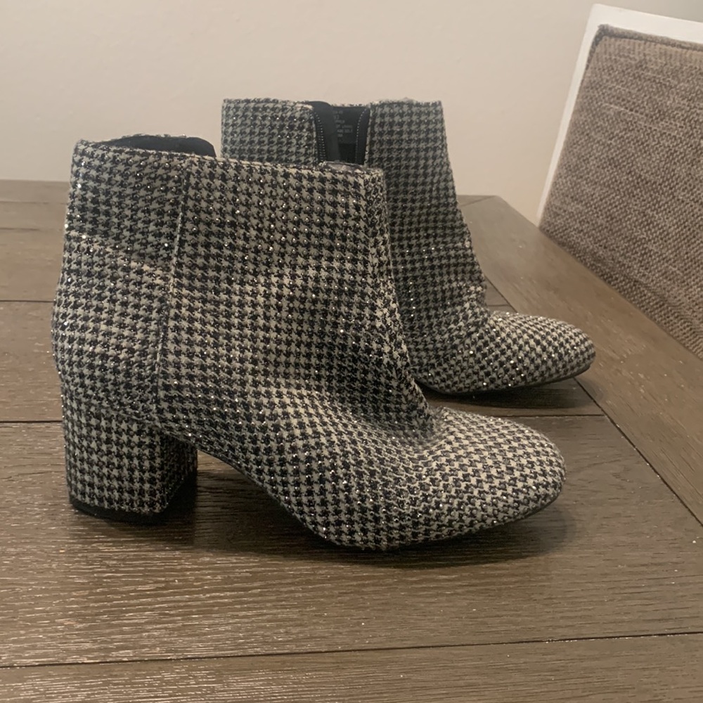Kelly & Kate Sparkly Houndstooth pumps! Never been worn! So cute! Size 11